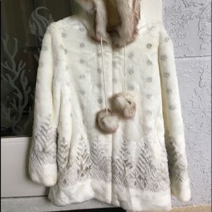 LN Beautiful Warm Faux Fur Coat